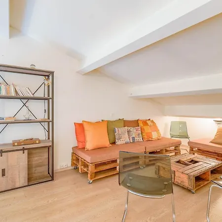Agilla Apartment